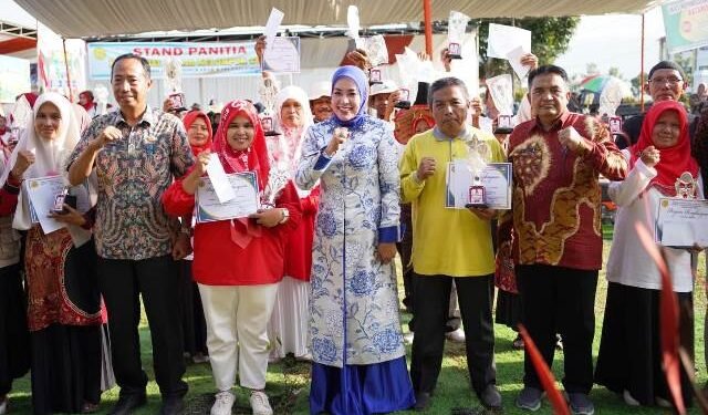 Penutupan Kompetisi Tani se-Kecamatan X Koto Singkarak Dihadiri Ketua TP-PKK Kabupaten Solok