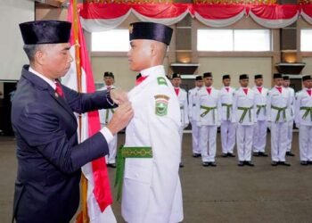 Sekdakab Medison Wakili Bupati Kukuhkan 60 Anggota Paskibraka Kabupaten Solok Tahun 2024