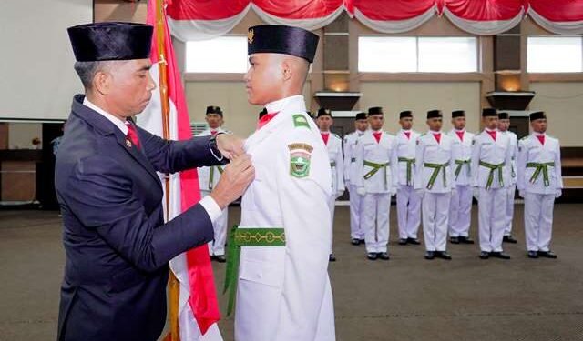 Sekdakab Medison Wakili Bupati Kukuhkan 60 Anggota Paskibraka Kabupaten Solok Tahun 2024