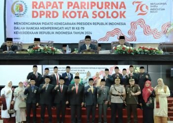 Pimpinan Sementara DPRD Kota Solok Fauzi Rusli Pimpin Paripurna Peringati HUT Ke-79  Kemerdekaan RI