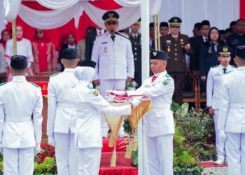 Bupati H. Epyardi Asda Inspektur Upacara Peringatan HUT RI Ke-79 Kabupaten Solok di Alahan Panjang Resort