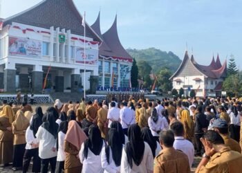Sekretaris DPRD Zaitul Ikhlas Wakili Bupati Pimpin Apel Pagi Di Lingkup Pemerintah Kabupaten Solok