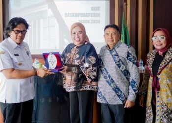 Hj. Emiko Epyardi Asda Pimpin Kunjungan Study Komparatif Dekranasda Kabupaten Solok ke Kabupaten Kuningan