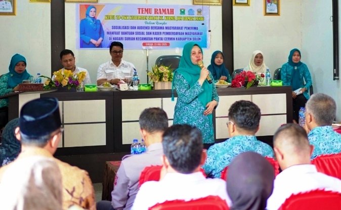 Ketua TP-PKK Kabupaten Solok Temu Ramah Bersama Penerima Manfaat PKH dan Kader Pemberdayaan Nagari Surian