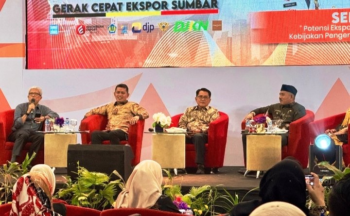Angkat Tema Komoditi Ekspor Bupati Solok Jadi Narasumber di Seminar Sumbar Ekspo 2025
