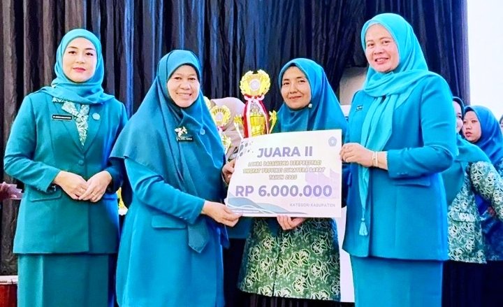 Temu Kader PKK Beprestasi di Padang TP-PKK Kabupaten Solok Boyong Sejumlah Penghargaan