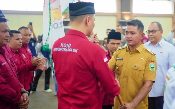 Bupati Solok Jon Firman Pandu Hadiri Pelantikan Pengurus KONI Kabupaten Solok Masa Bakti 2025–2029