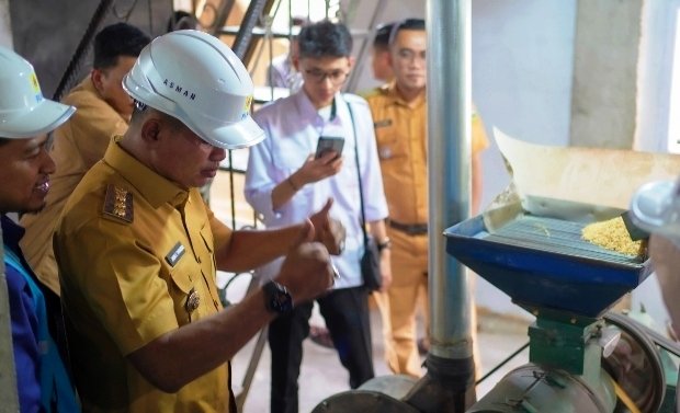 Bupati Solok Jon Firman Pandu Tinjau Langsung Program PLN “Light Up The Dream” di Kabupaten Solok