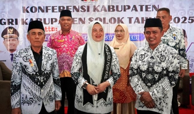 Bupati Solok Jon Firman Pandu Hadiri Konferensi PGRI Kabupaten Solok Ke-23 Tahun 2025