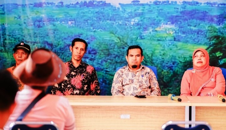 Wakil Bupati Solok H. Candra Tinjau Langsung Ketersediaan Air Bersih di Kecamatan Junjung Sirih