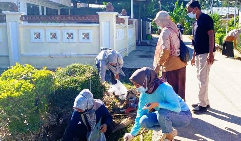 Kontribusi Nyata Disdukcapil Kota Solok Turun Langsung dalam Aksi Korpri Peduli Bencana