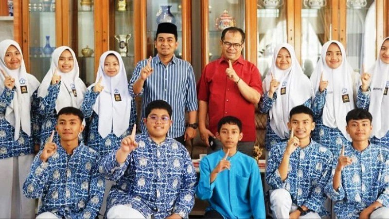Wako Solok Dr. H. Ramadhani Kirana Putra Diskusi Kebangsaan Dengan Pelajar SMAN 1 Padang Panjang