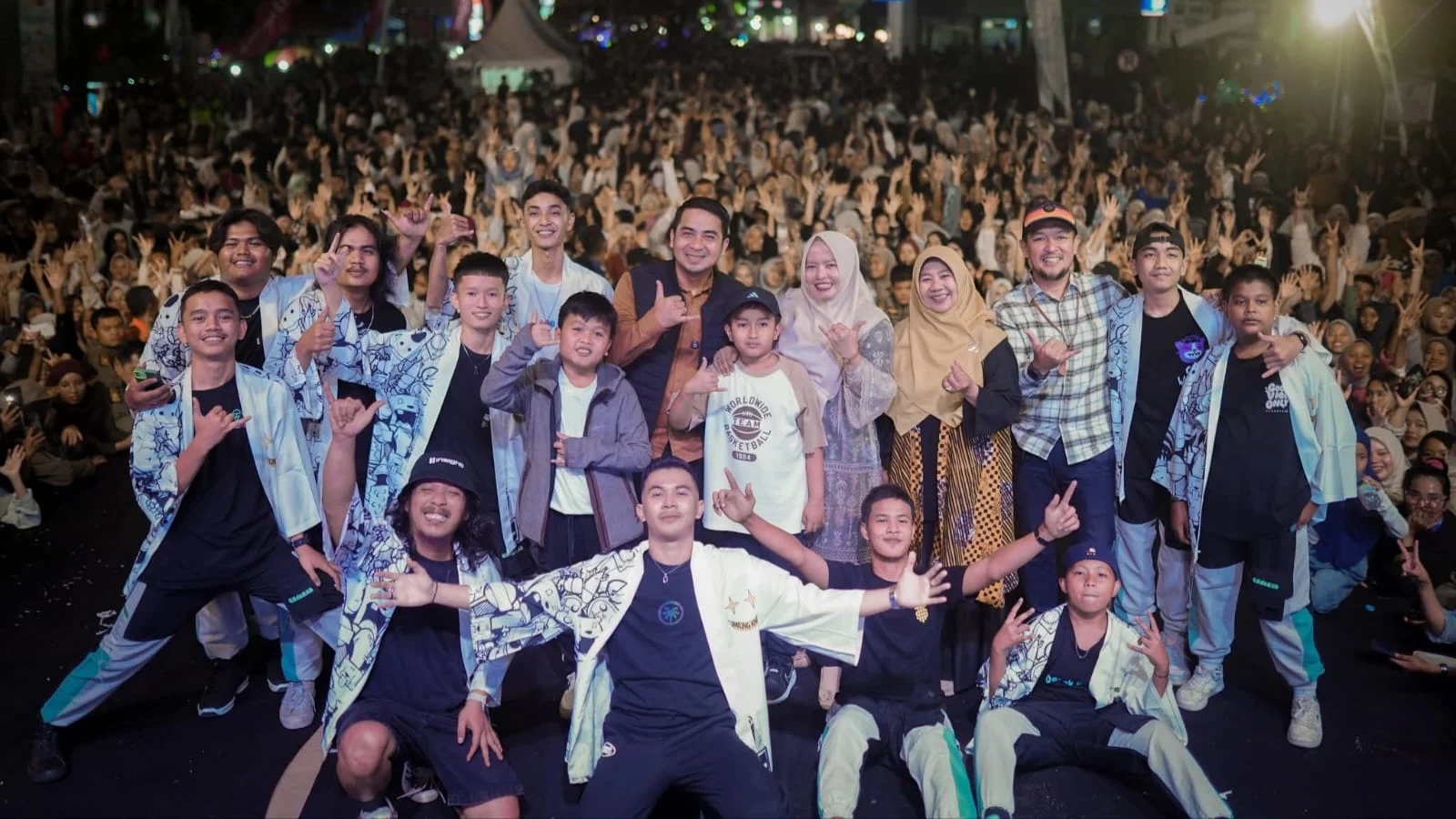 Grub Seni Asal Pariaman Darak Badarak Guncang Malam Kesenian Rang Solok Baralek Gadang (RSBG) 2025