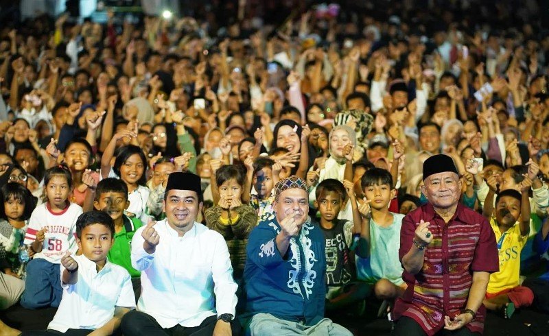 Ribuan Masyarakat Kota Solok Bersholawat Bersama Haddad Alwi Di Malam Kedua RSBG 2025
