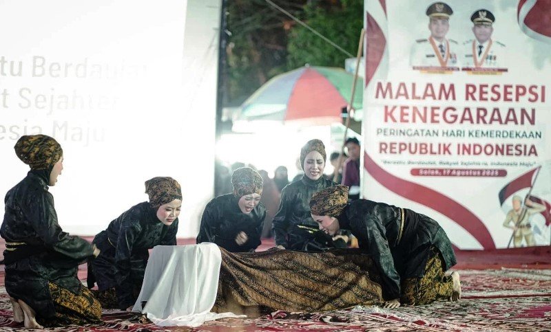 Malam Resepsi Kenegaraan HUT ke-80 RI Berlangsung Meriah di Taman Syech Kukut Kota Solok