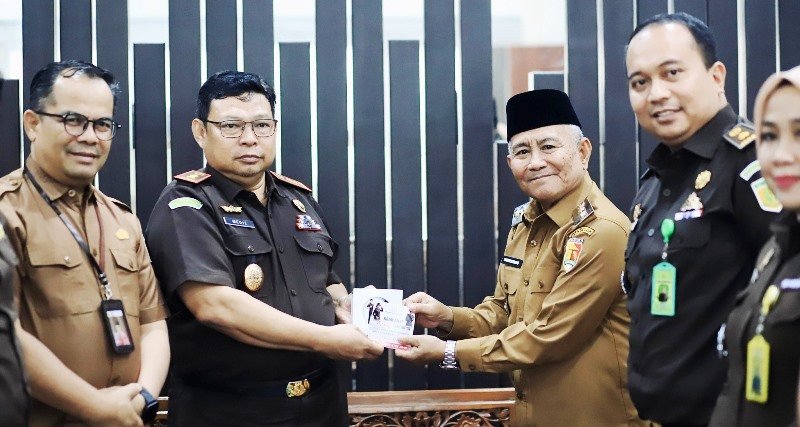 Kejari Solok Silaturahmi dengan Wawako Solok H. Suryadi Nurdal Rangka Peringati Hakordia 2025
