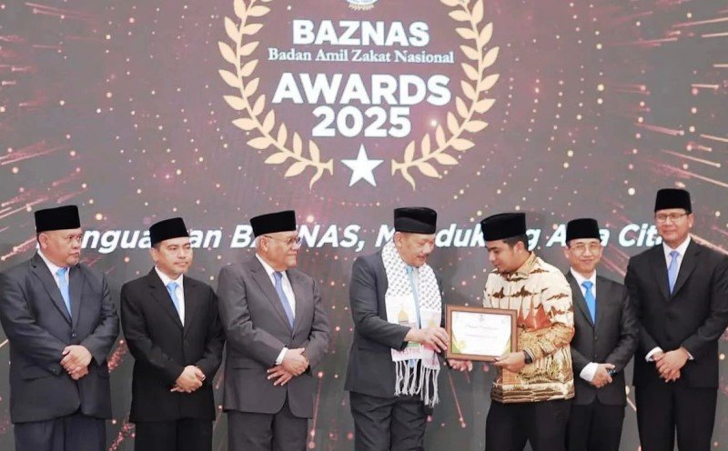 Wali Kota  Solok H. Ramadhani Kirana Putra Terima Anugerah Baznas Awards Tahun 2025