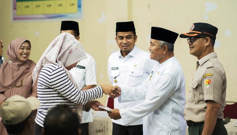 Wali Kota Solok Salurkan Bantuan Perbaikan 264 Rumah Terdampak Bencana di Kota Solok