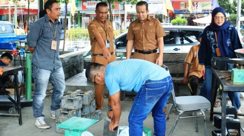 UPTD Metrologi Legal Kota Solok Lakukan Tera Ulang Jamin Kepastian Takaran Timbangan