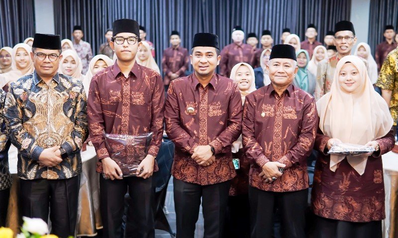 Wali Kota Solok lepas Keberangkatan Kafilah Menuju MTQ Nasional ke-41 Sumbar di Bukittinggi