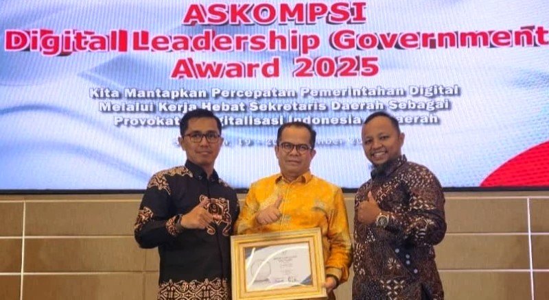Bekerja Digital Terbaik Nasional Sekdako Solok Dr. Desmon Raih ADLG Awards 2025