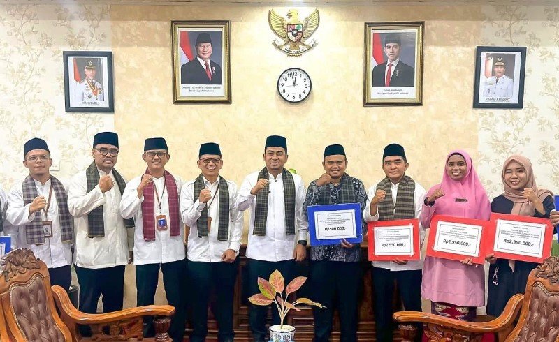 Wali Kota Solok Serahkan Bantuan Atlet Korpri dan Qori Yang Siap Berlaga di Ajang Nasional