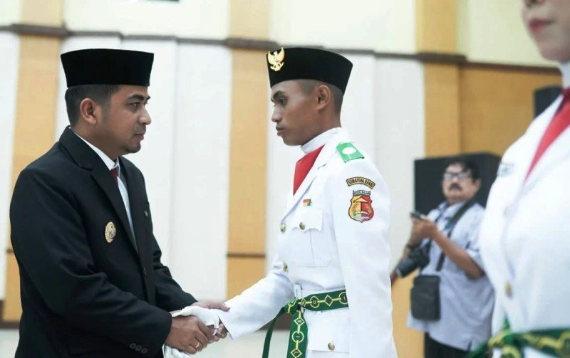 Wali Kota Solok H. Ramadhani Kirana Putra Lantik dan Kukuhkan 65 Anggota Paskibra