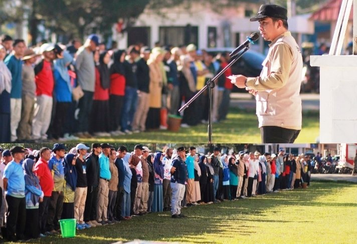 Hari Korpri ke-54 ASN Kota Solok Gelar Aksi Goro Bersih – Bersih Pasca Banjir