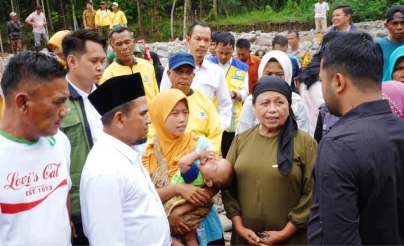 Wabup Solok H. Candra Dampingi Anggota DPR RI Komisi V Zigo Rolanda Tinjau Lokasi Bencana