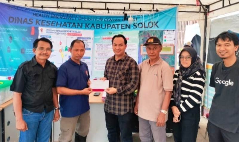 Hasil Partisipasi Seluruh Pegawai, Kominfo Solok Salurkan Bantuan Tunai untuk Korban Bencana